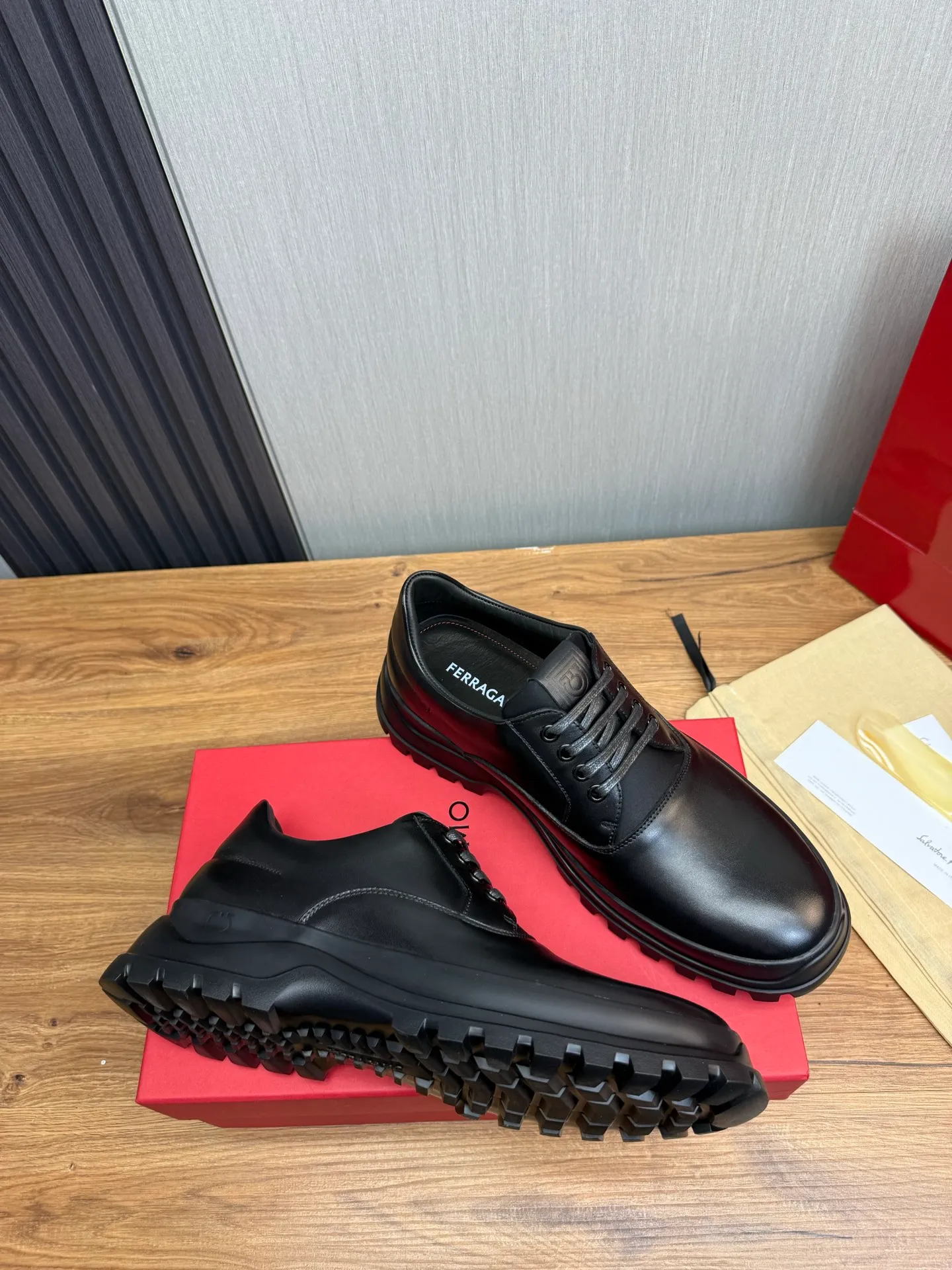 Men's shoes 💰880💰 Ferragamo. [Ferragamo] Men's Loaf leather shoes, the latest hot style, 1:1 original purchase quality, top quality, imported open-edge beaded cowhide leather on the upper, hand-made three-dimensional stitching highlights the round toe design, the inner feet are made of imported cowhide, with original wear-resistant rubber outsole, matching code 39-44, (38, 45 custom-made, non-refundable)